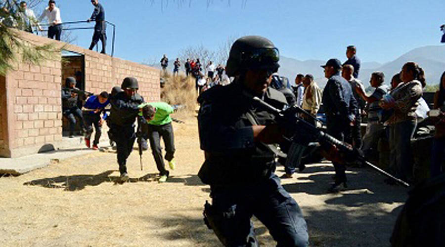 Policía Estatal se va a paro en Oaxaca