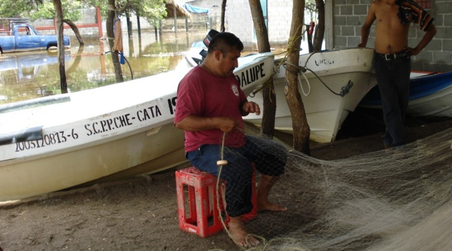 En el Istmo de Tehuantepec, la pesca a la deriva, sin productos y en el olvido 