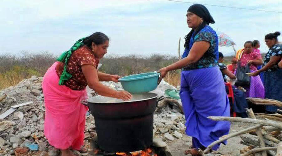 Mujeres indígenas Ikoots son motor de la economía familiar