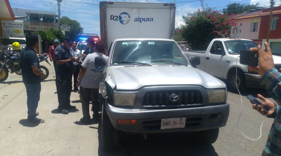 Choque en Xoxocotlán deja daños materiales | El Imparcial de Oaxaca