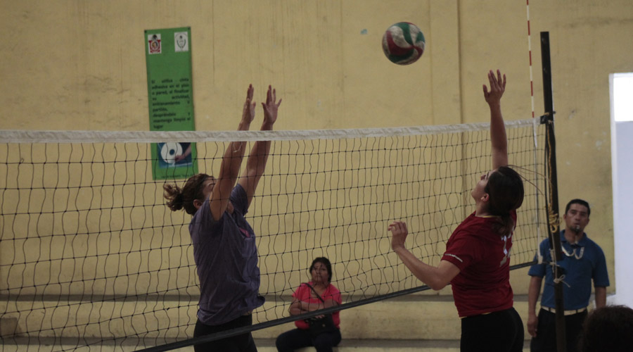Voleadas en el Universitario durante el primer Torneo de voleibol Guelaguetza 2019