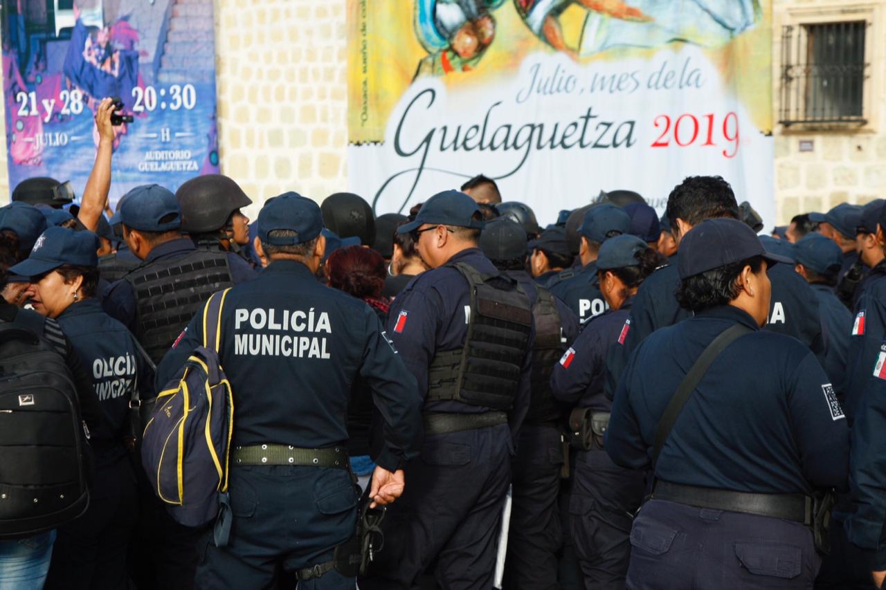 Video: Policías municipales toman Palacio Municipal de Oaxaca de Juárez | El Imparcial de Oaxaca
