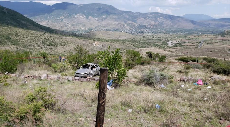 Identifican a familia muerta en volcadura en Cuajimoloyas