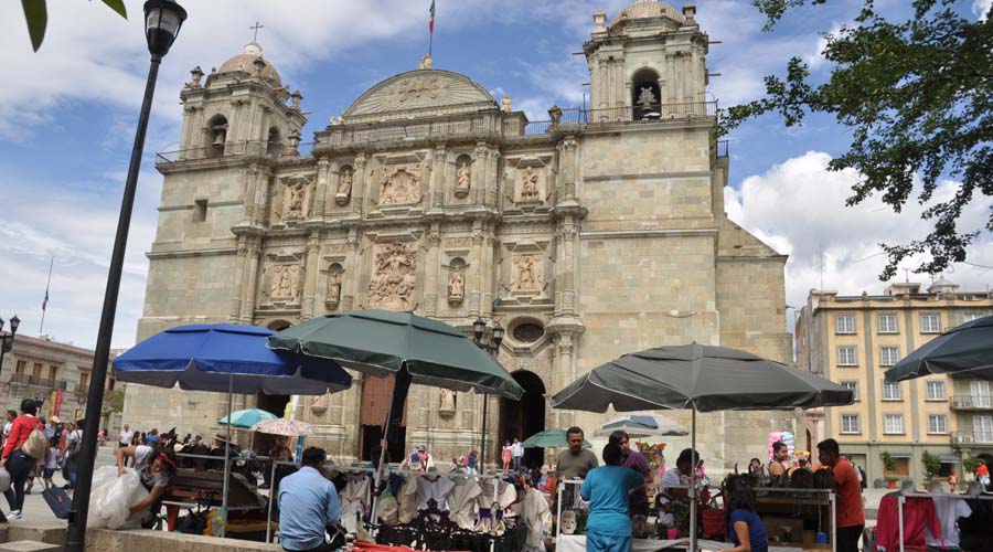 Olvido, pintas y ambulantaje ponen en riesgo el Patrimonio Cultural de Oaxaca