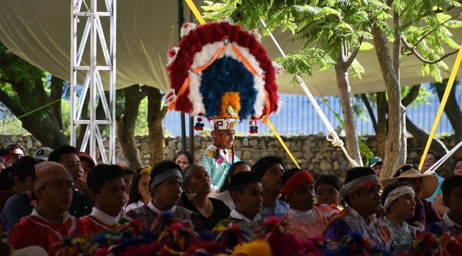 Realizan en Cuilápam encuentro de Danzas de la Pluma