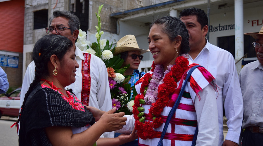 Reconocen a Ángeles Cruz en su natal Tlaxiaco | El Imparcial de Oaxaca