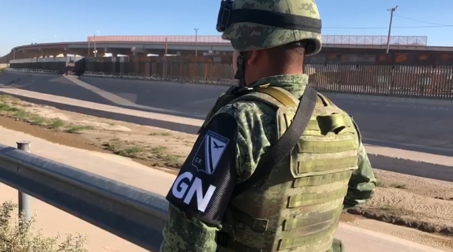 Ebrios, elementos de la Guardia Nacional, se pasean con su uniforme | El Imparcial de Oaxaca