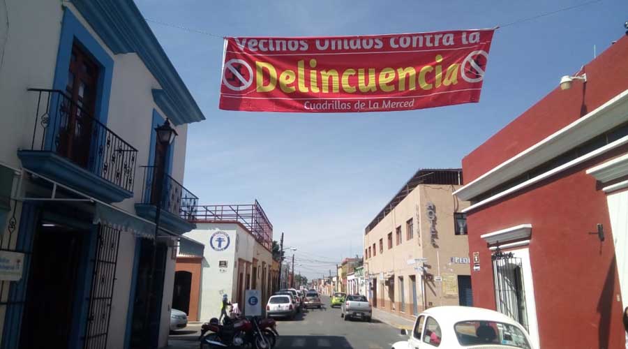 Colocan lonas contra la delincuencia en capital de Oaxaca