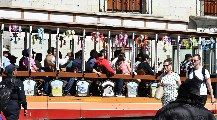 Prestadores de servicios y comerciantes “hacen su agosto” con turistas en Oaxaca