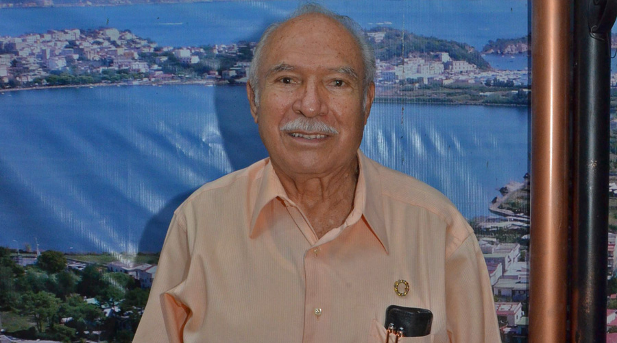 Con muestras de cariño y “Las Mañanitas”, felicitan a don Jorge