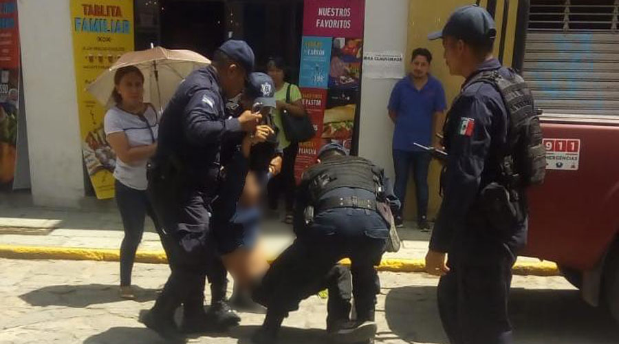 Lo atrapan al tratar de robarle a mujer en el Centro Histórico | El Imparcial de Oaxaca