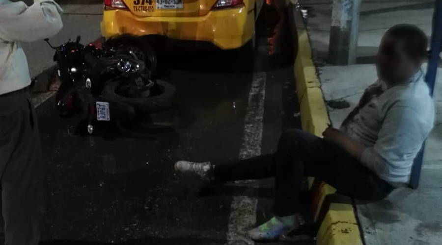 En Santa Lucia del Camino ebrio estampa su moto contra taxi | El Imparcial de Oaxaca En Santa Lucia del Camino ebrio estampa su moto contra taxi | El Imparcial de Oaxaca