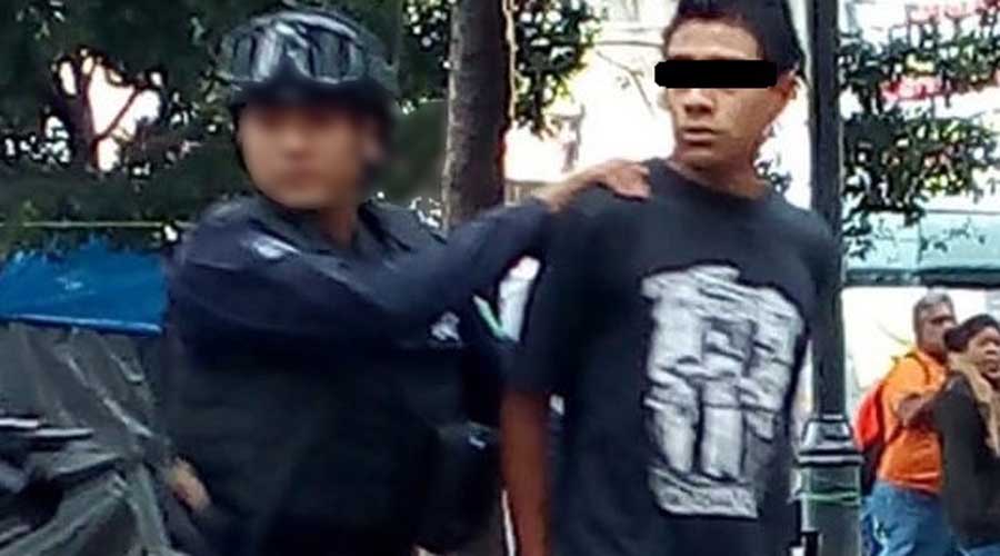 Detienen a sujeto con cuchillo y un teléfono robado en la Central de Abasto