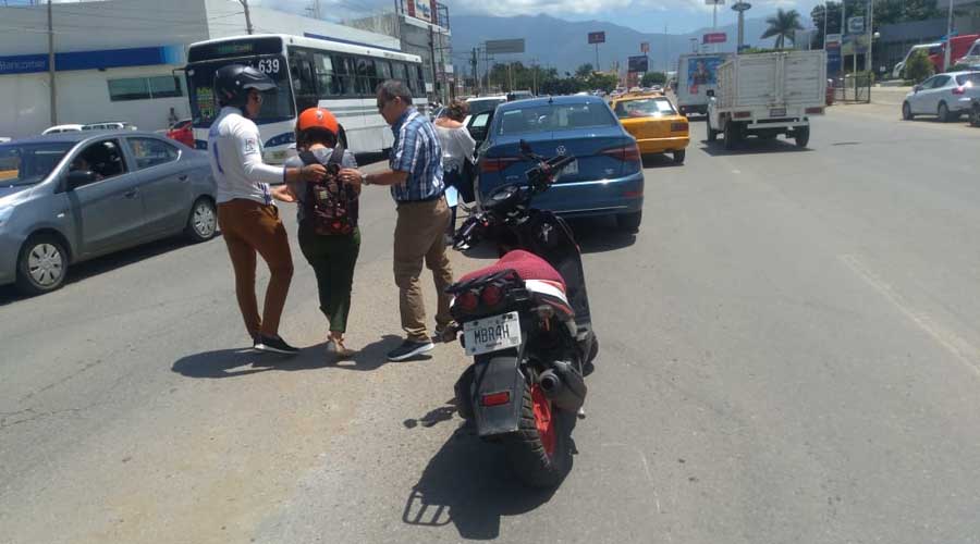 Choca motociclista en avenida Universidad
