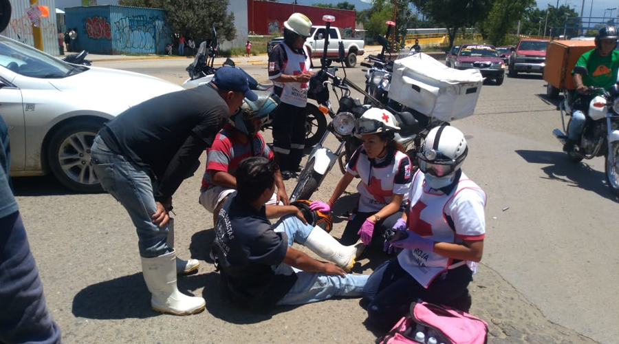 Mujer embiste a motociclista en Xoxocotlán
