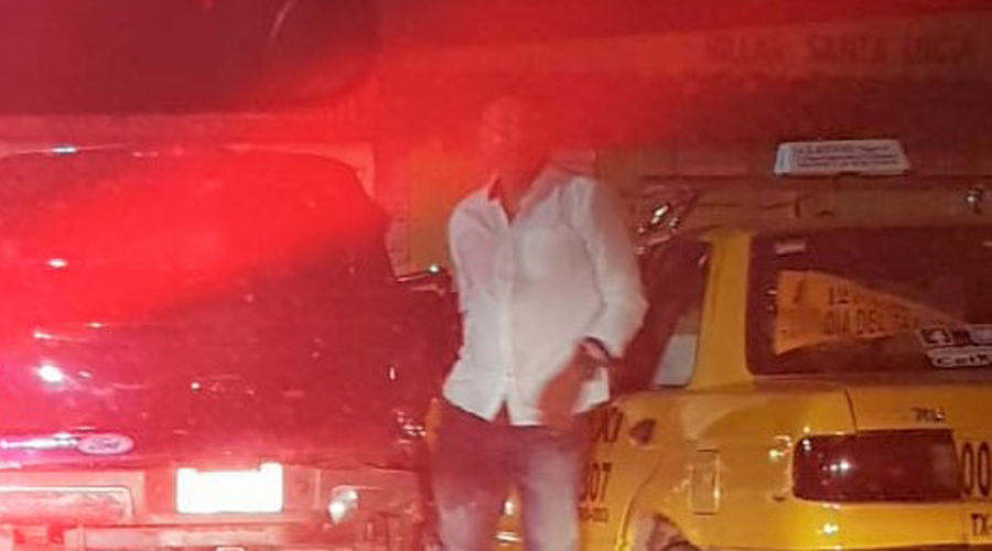Ruletero embiste a una camioneta en Santa Lucia del Camino
