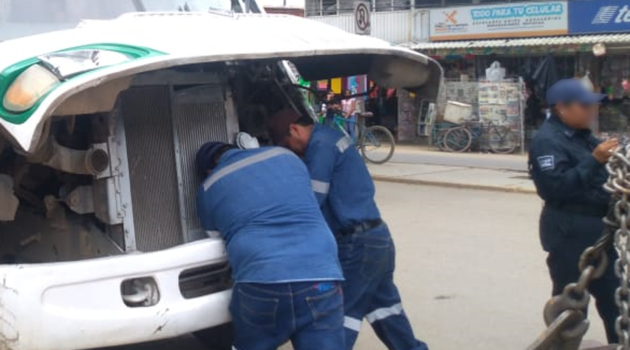 Chalán de urbanero golpea a policía vial de la capital oaxaqueña | El Imparcial de Oaxaca