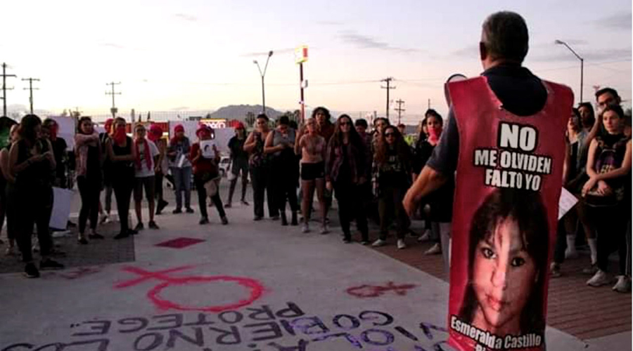 Un hombre también lanza diamantina rosa, en búsqueda de su hija desaparecida | El Imparcial de Oaxaca