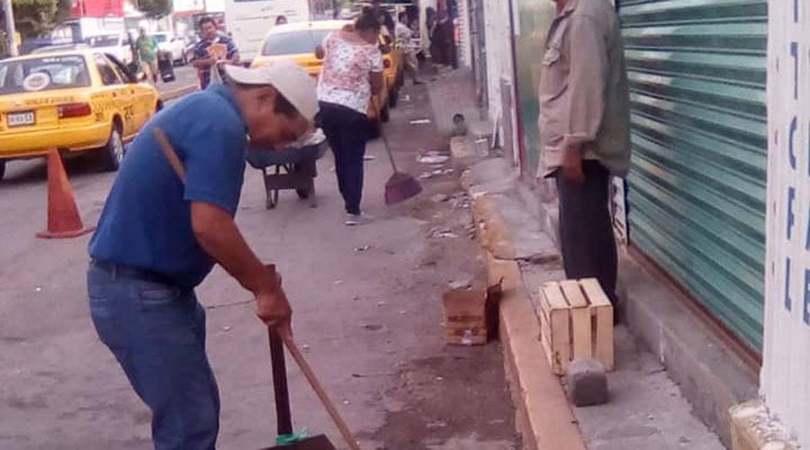 Comerciantes contaminan la vía pública en el Istmo de Tehuantepec