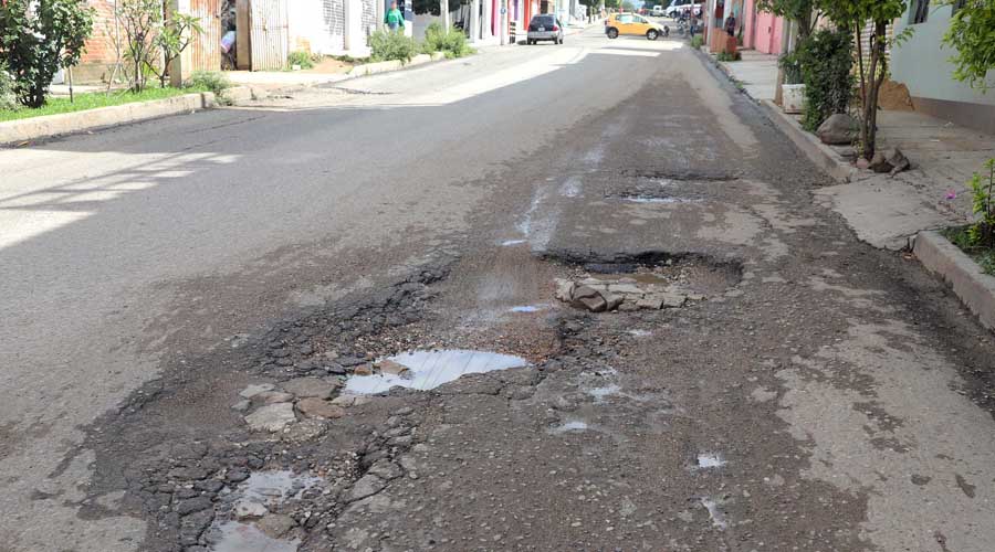 Sin reparación las calles de Santa Lucía del Camino, Oaxaca