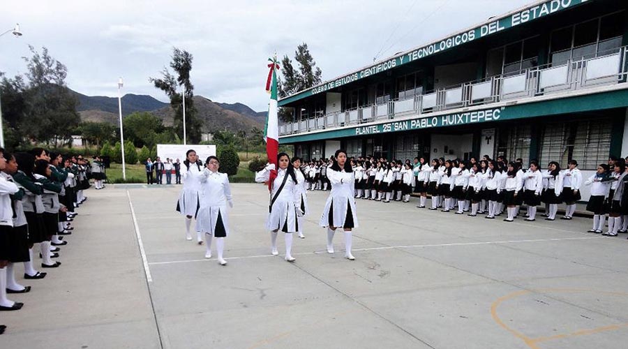 Cambio de uniformes en CECyTEO, negocio de 20 MDP | El Imparcial de Oaxaca