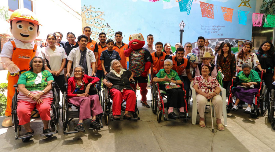 Alebrijes de Oaxaca se inspiran con adultos mayores | El Imparcial de Oaxaca