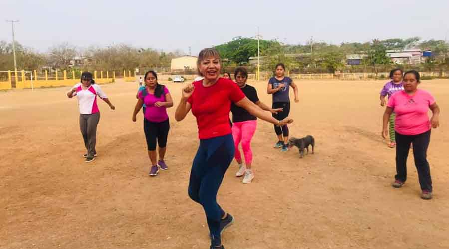 Se activan mujeres fitness en San Pedro Pochutla
