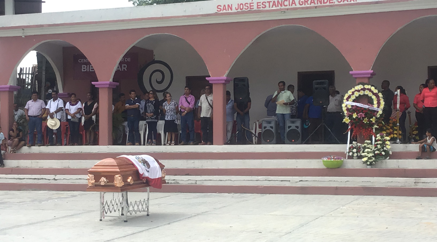 Dan último adiós a presidenta de San José Estancia Grande