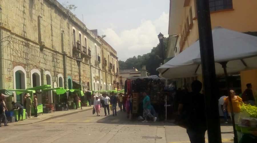 Denuncian indolencia para controlar el ambulantaje en Oaxaca