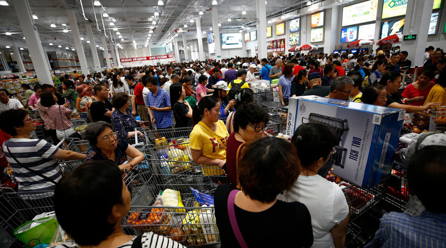 Abren el primer Costco en China y la gente se vuelve loca