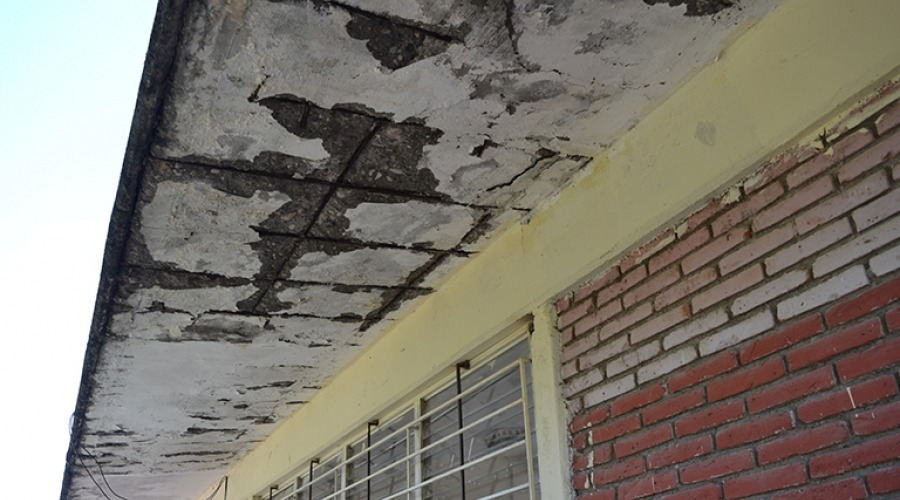 Escuelas  de la Mixteca, con daños en salones