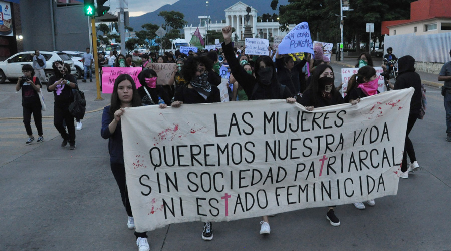 Marchan feministas; exigen justicia en Oaxaca | El Imparcial de Oaxaca