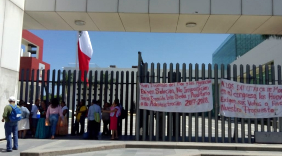 San Dionisio del Mar protesta en el Congreso de Oaxaca | El Imparcial de Oaxaca