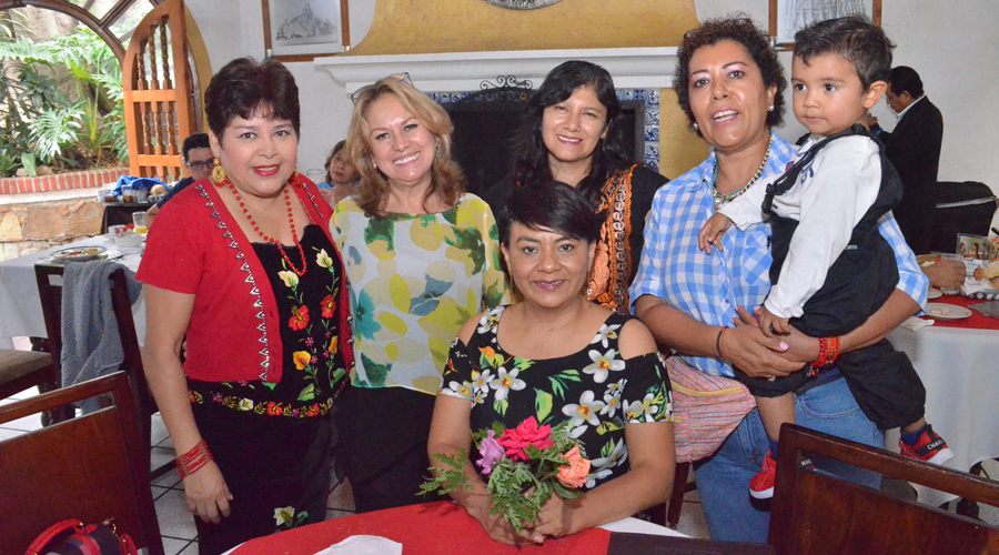Celebran a Hilda por su onomástico | El Imparcial de Oaxaca