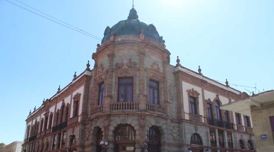 Macedonio Alcalá se deja ver en la ciudad de Oaxaca