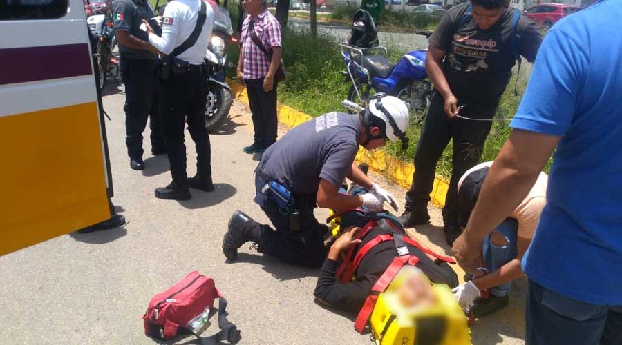 Impacta auto a motociclista en Santa Cruz Xoxocotlán