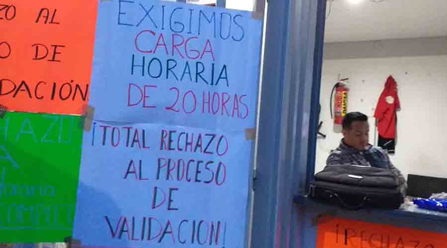 Protestan docentes del Conalep en Huajolotitlán
