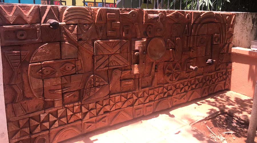 Realizan mural con material de casas antiguas en Juchitán