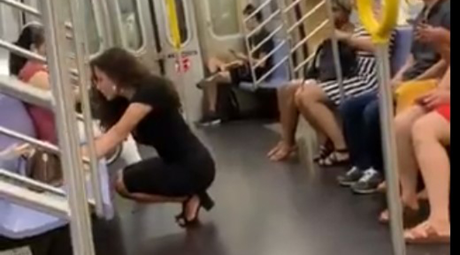 Videograban a mujer en sesión de selfies en el metro y se vuelve viral | El Imparcial de Oaxaca