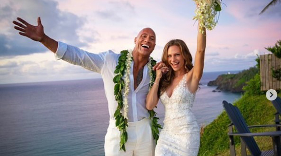 “La Roca” se casa en Hawaii con con su novia, luego de 12 años de relación | El Imparcial de Oaxaca