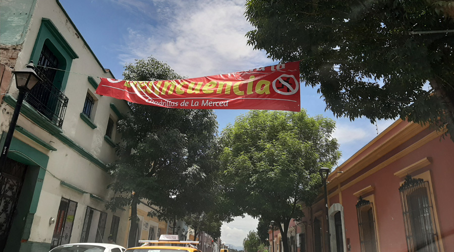Vecinos se organizan para vigilar las principales calles de Oaxaca