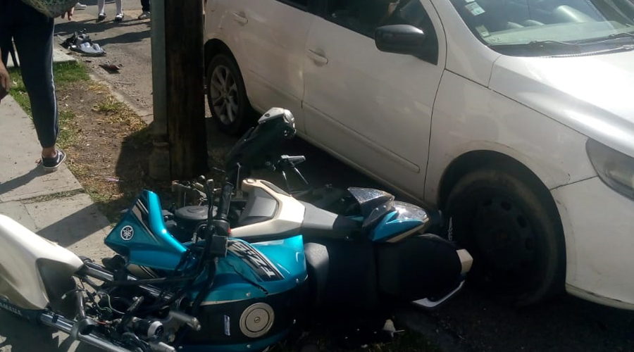 Choque múltiple en Cinco Señores deja motociclista herido