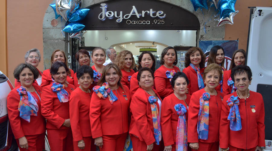 El Club Rotario Guelaguetza organizó una venta de joyería para recaudar fondos