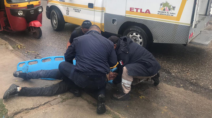 Por exceso de velocidad derrapa repartidor de pizzas en Zaachila