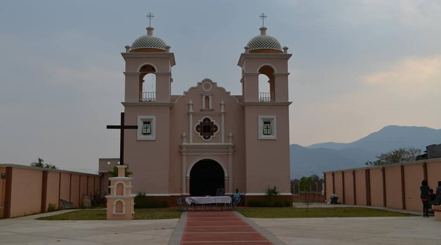 Roban iglesia en honor de la virgen de la Soledad, en Santa Ana Tlapacoyan