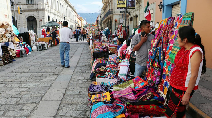 Ambulantes e impuestos, duro golpe a pequeños comercios en Oaxaca