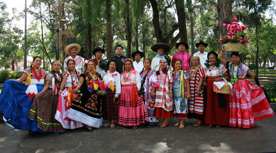 El grupo de danza Atardecer Oaxaqueño festejan su aniversario