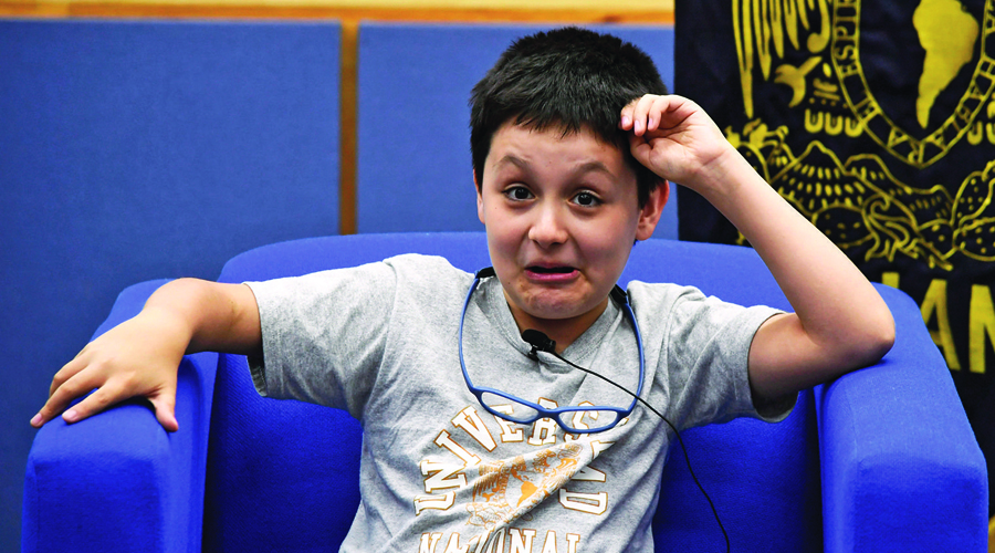 Sufre “bullying” de maestros, niño genio que estudia en la UNAM