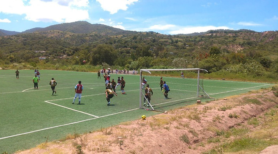 Los Chileajos alzan la copa en la Liga Municipal de Fútbol Varonil de Silacayoápam