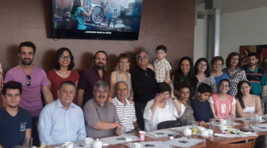 Deleitan a Bernardo Somohano en su aniversario